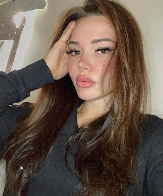 I'm available for hookups ❤️🍆💦🍑