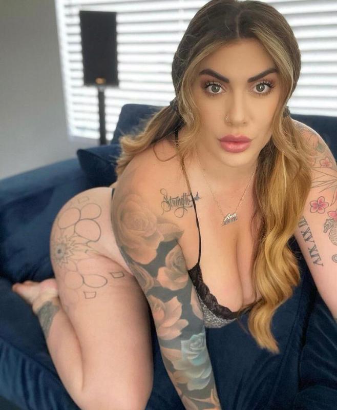I’m available for hookup 🍆🍑
