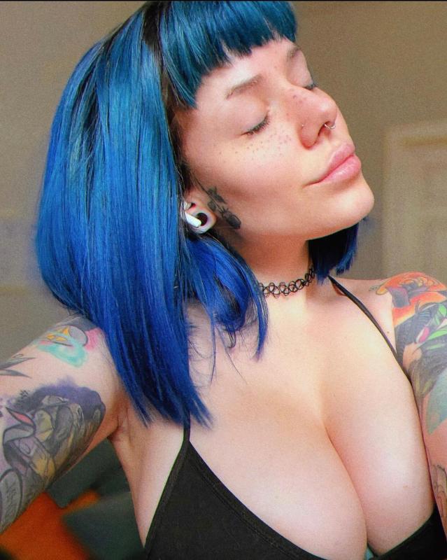 Juicy Erotic and Curvy. I’m available to satisfy,real and legit.👻Jenny_cole23
