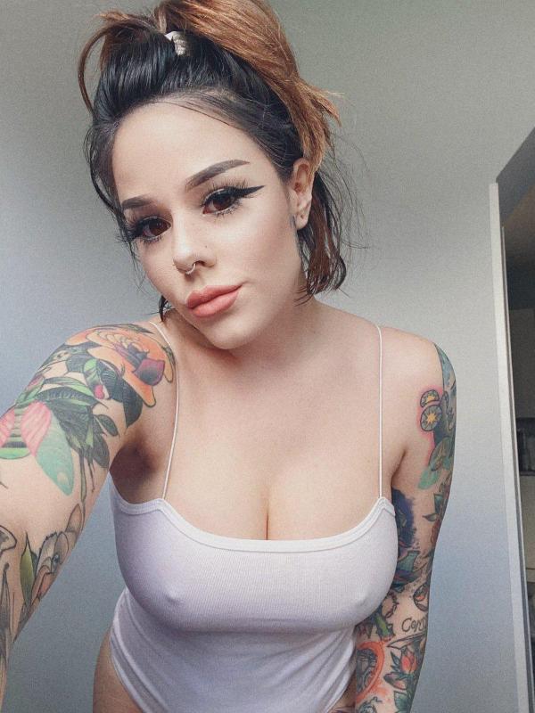 I offer full service and in very professional hit me for an unforgettable experi