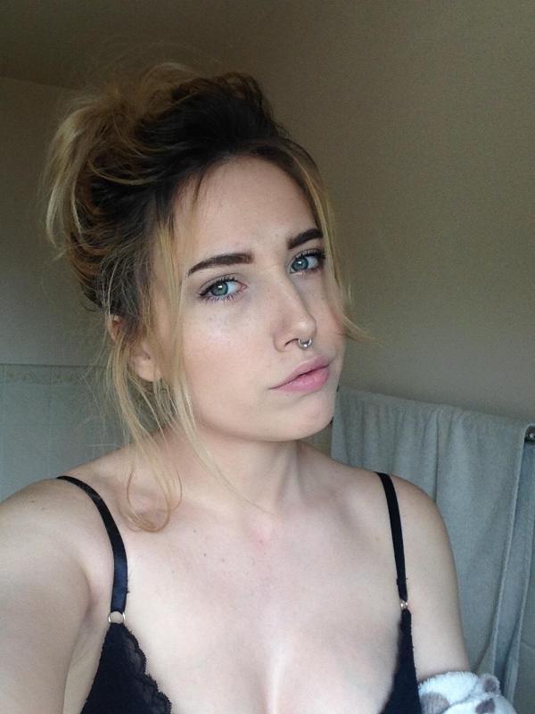 Hookup, Female Escort Available