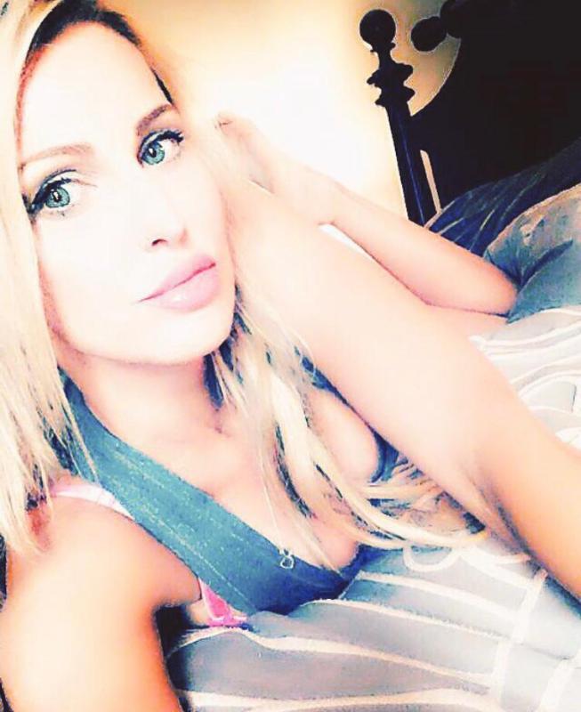 Available for hookup 💦💦