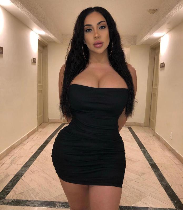 Hi I’m Rena Really sweet and polite I’m down to anything- hook up