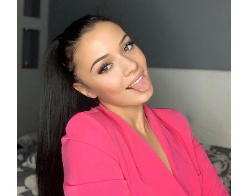 NEW ** SONYA ** HOT BRUNETTE ** REAL PHOTO ** BEST SHOW