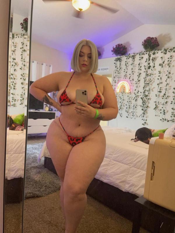 Available for hookup 🌹 ✨😘 💦 Add my snap👻: jessica_haleu