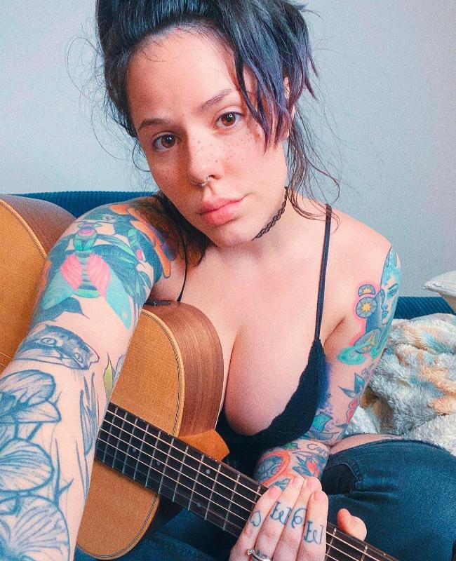 Beautiful Lady Available for fuck🍆😍