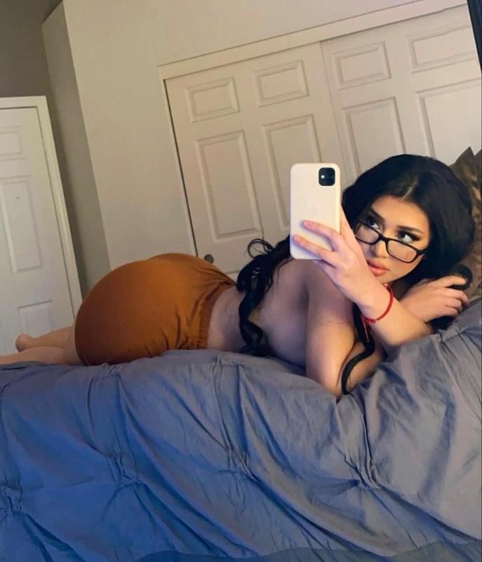 Am Brenda hot 🥵 DTF text (323)-963-6404 or snap 👻 addmeforfun000