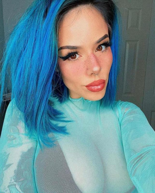 Escort available for hook up