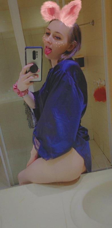 Sexy miss available for escort service