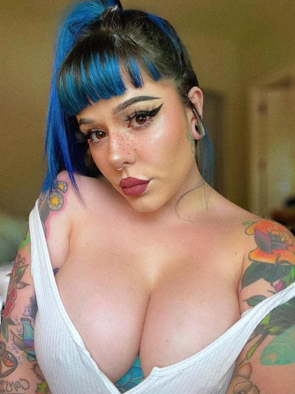 Am available for hook up right now HMU me let’s have fun 🤩 🍆💦