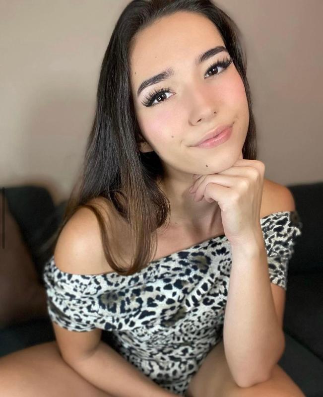 Sexy n Petite! Beauty with an Amazing Booty!!