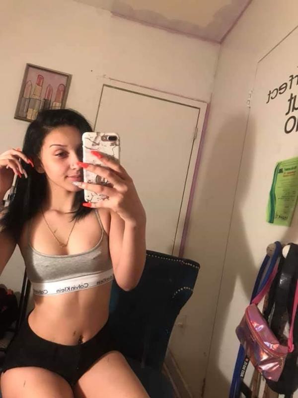 Im available for sex hookup Hangouts 4242558273