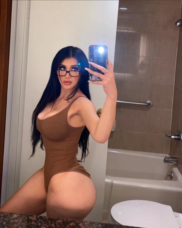 Am Brenda hot 🥵 DTF text (323)-963-6404 or snap 👻 addmeforfun000