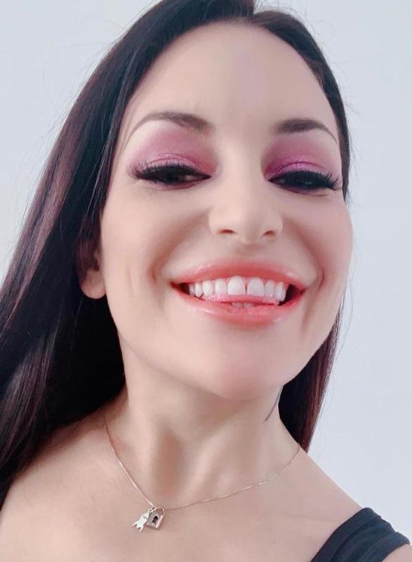 am Laura sweet Sexy Nasty 😋 your complete late freak,🍆😁 check me out