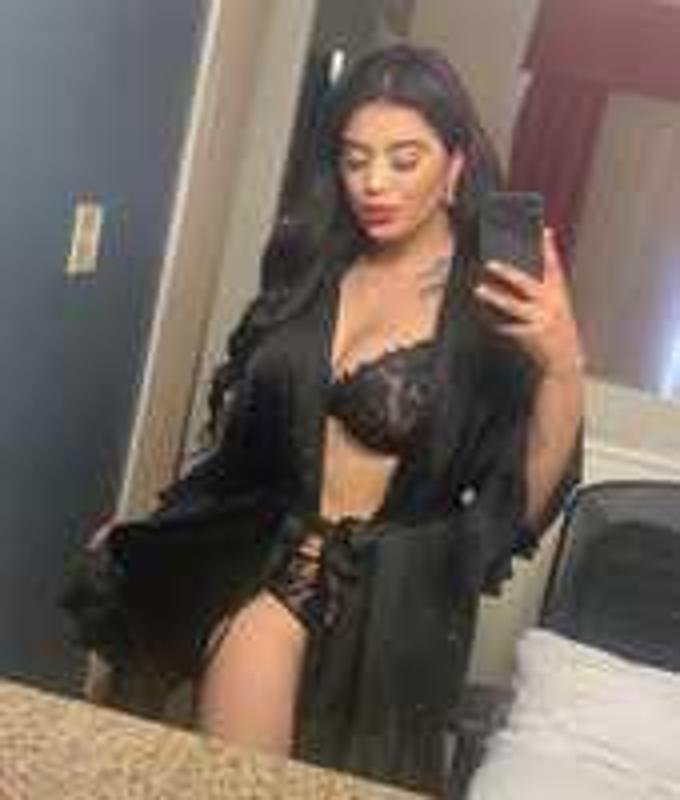 Latina 🇲🇽 Big Booty 🍑 Curves 💋 HERE FOR A FEW DAYS ✈️