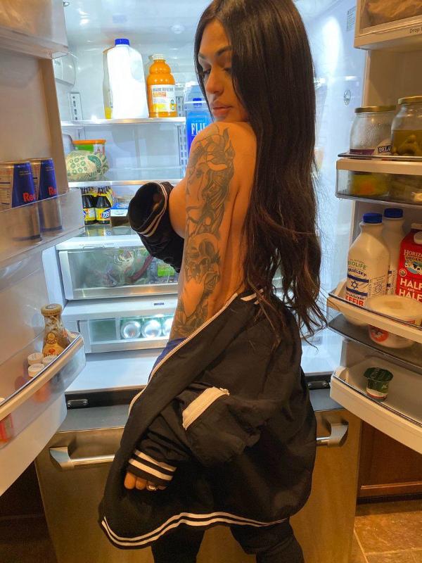 Eat me🍌,Use Me🍆,Dominate me🍑$$
