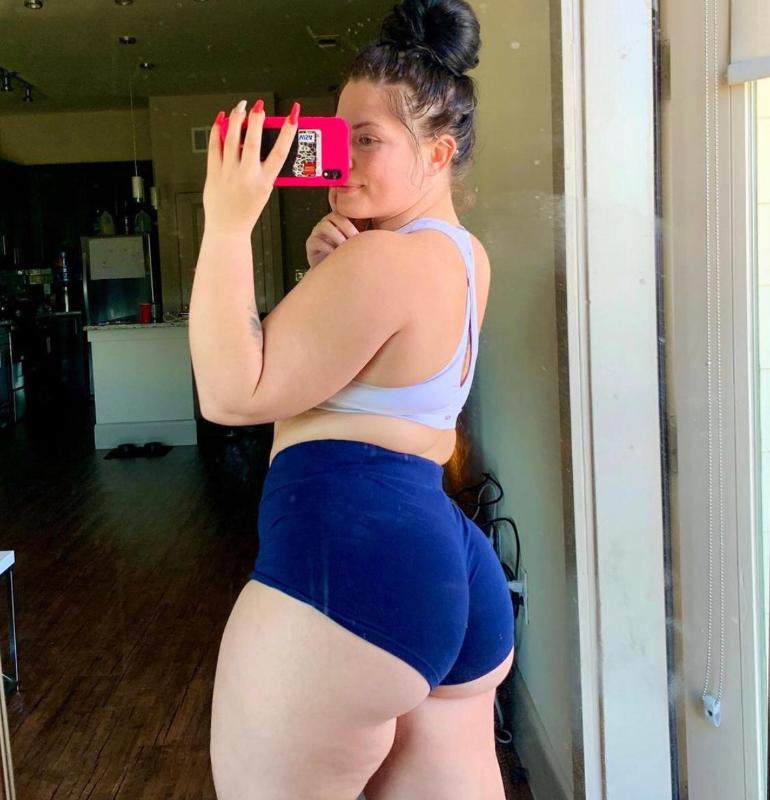 READY TO HAVE A GOOD 😋TIME WITH MY WET 💦TINY P***Y?? HIT ME UP, I’M AVAILABLE