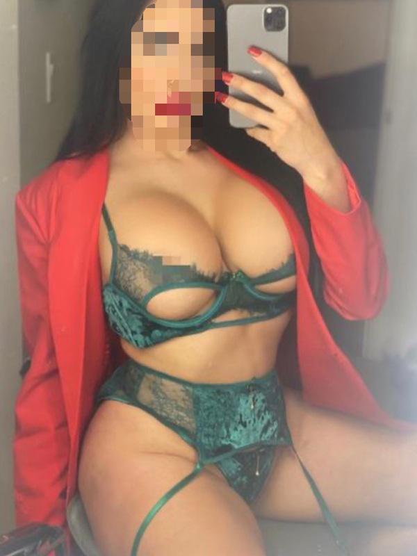 PORN STAR ⭐️ kSexy Horny slut is available x