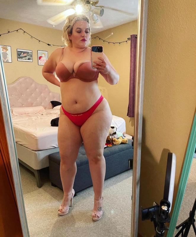 Curvy 🥰 Naughty 🥵