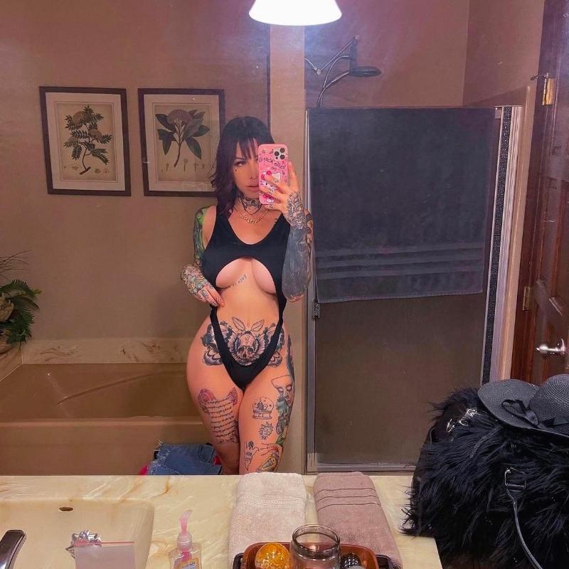 HMU FOR SOME FUN AND CHILL TIME SNAPCHAT @fun_fun83