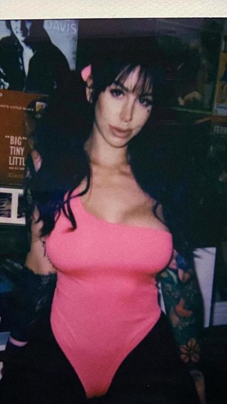 DOWN TO LINK AND CHILL⁉️ HMU ON SNAPCHAT @ SOPHIASAMMY22 💯