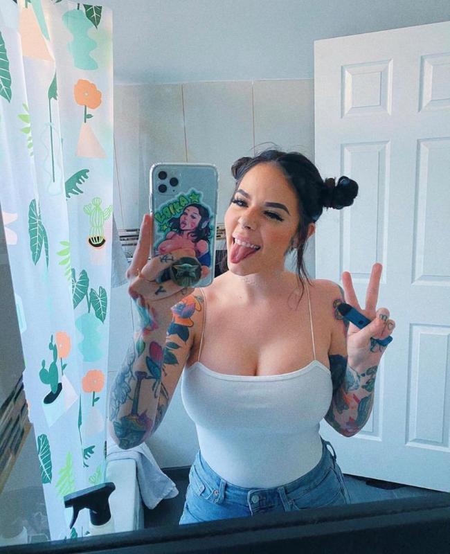 DOWN FOR FUN AND HOOKUP