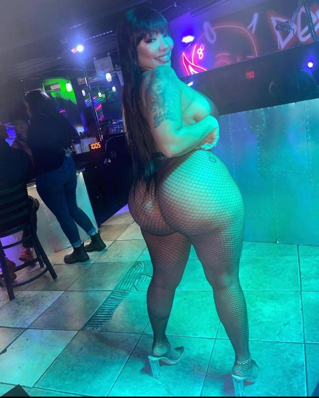 SEX HOOKUP 🍑🍆👅