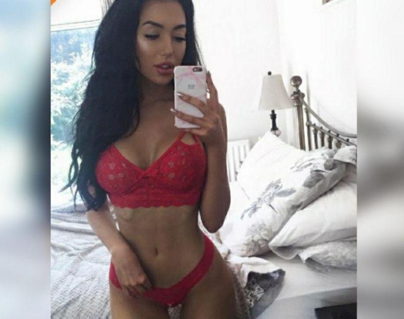 Tired of fake❓the only real hot brunette🔝♥️
