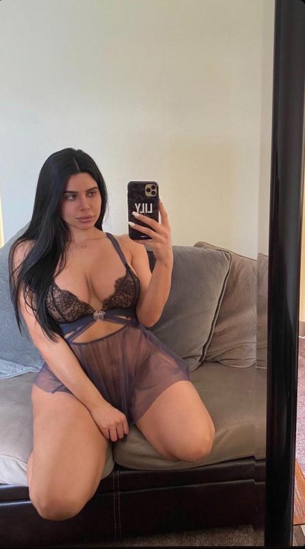 I’m available for hookups 🍆🍑💦