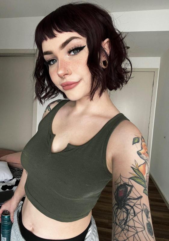 IM AVAILABLE FOR HOOK UP WARM PU$$Y 😋,LET HAVE FUN TONIGHT🥵