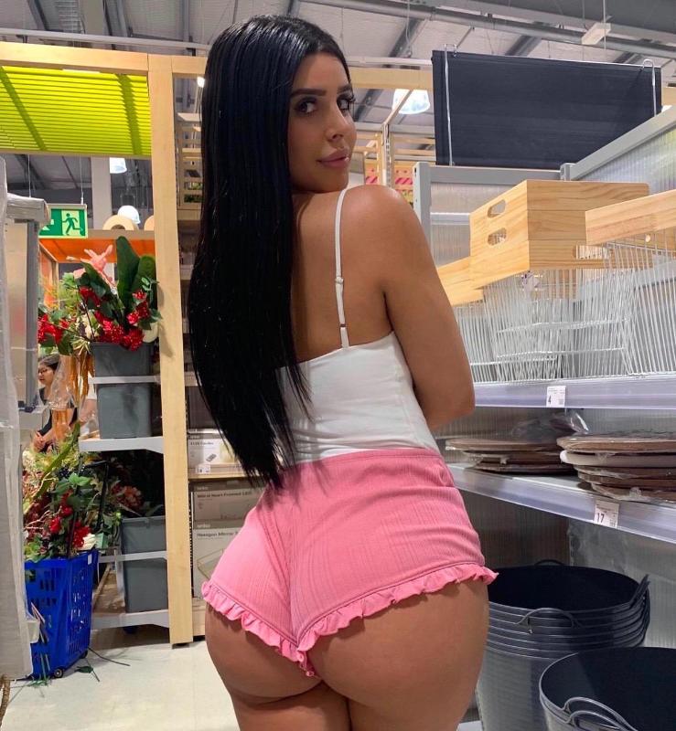 I'm available for hookups 🍆🍑💦