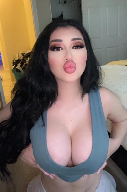 Sexy body, cheeky and charming 👅😋