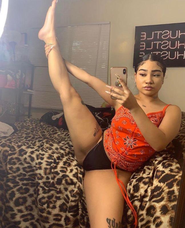 Snapchat: sexy_kink20 I’m available right now 🔥Hott$exy Classy and Wet💦