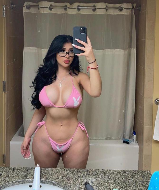 I’m available for hookups 🍆🍑 🍆🍑