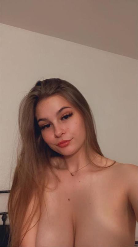I’m available sexy full service text me for rate 🍑🍆🍑🏨