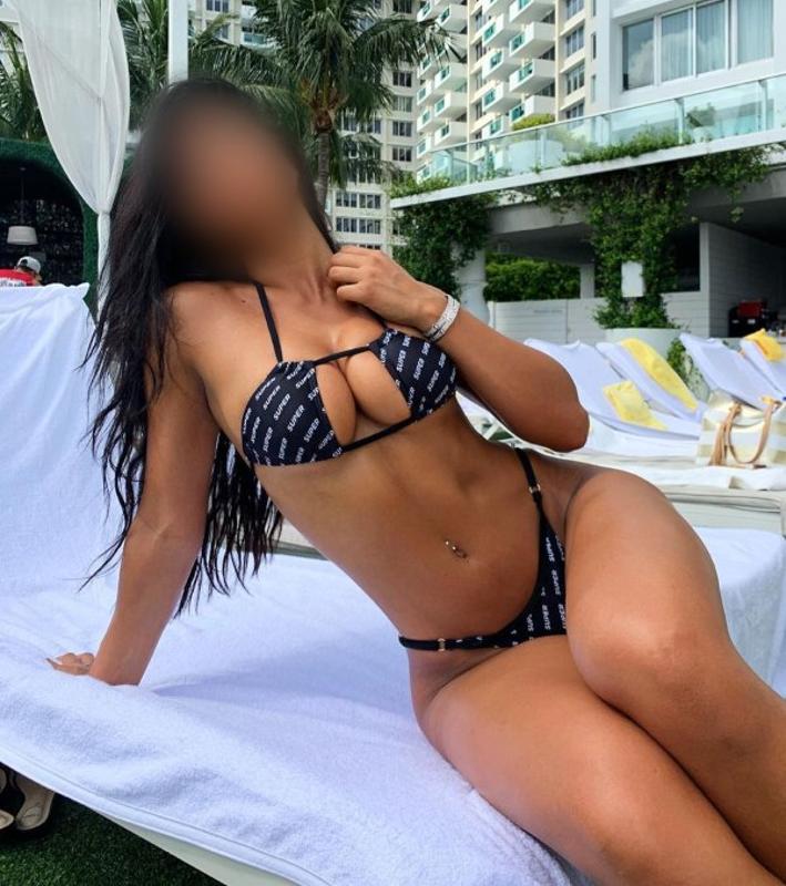 Shouldn't You Be In My Bed? - WEST KENDALL HOTTIES 😋
