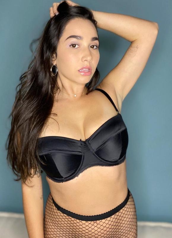 Text me 475 472 2984 let hook up email 📧 claire56587@gmail.com