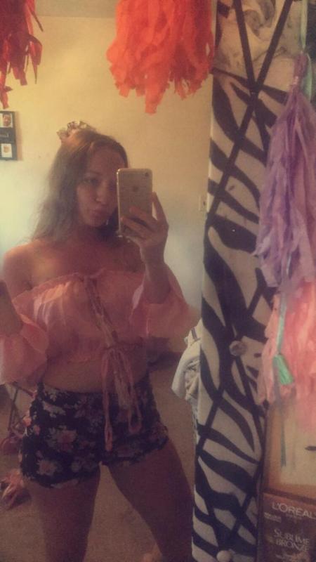 💘 Day or night I'm always available to take care of all your needs 💘