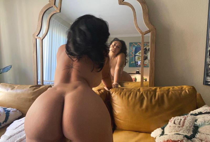 WET 💦💦 **** IS READY TO TAKE IN SOME HARD COCK THAT WANT SOME JUICES 💦
