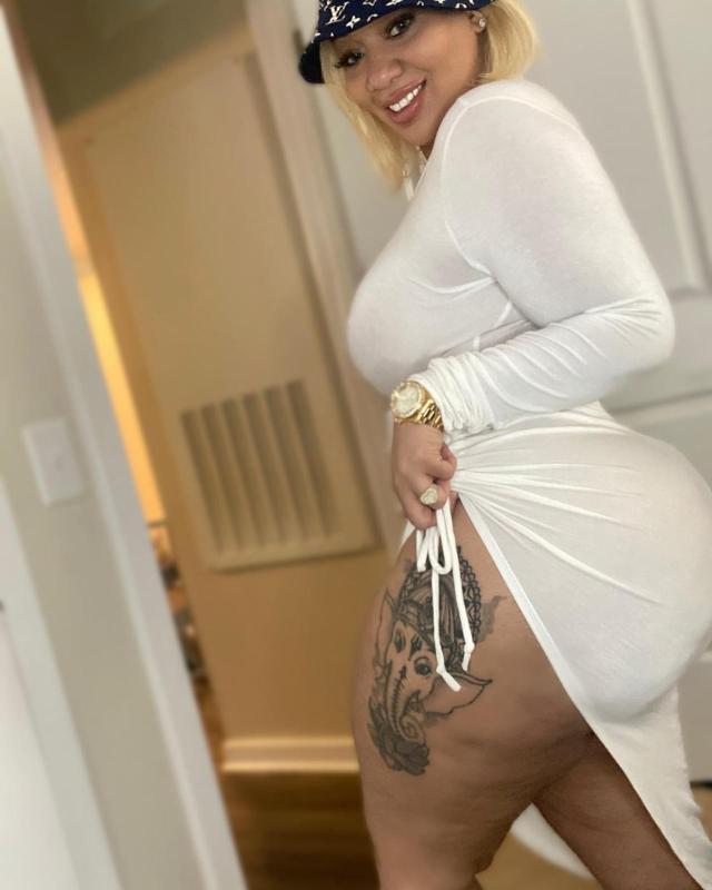 Escort available for hookup