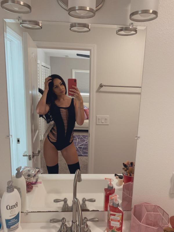 Need a decent Escort? 😉 I’m all yours and more 😘❤️
