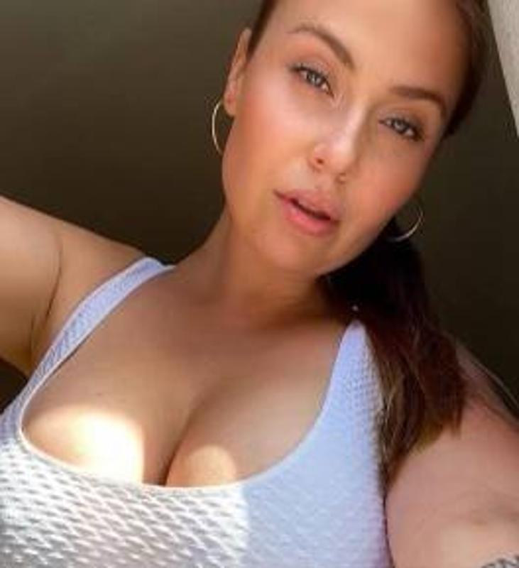 HMU 🤙 I’m Available all day and night let’s have some fun 🤩