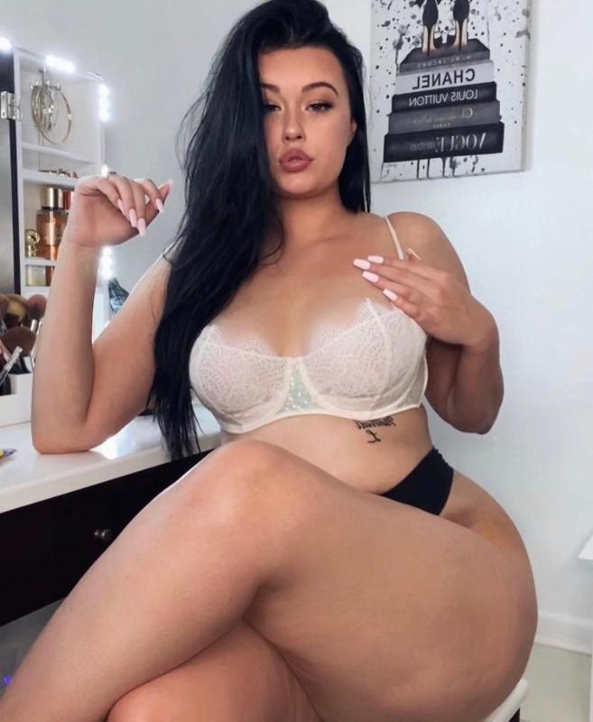 I’m available for hookups 🍑💦🍆