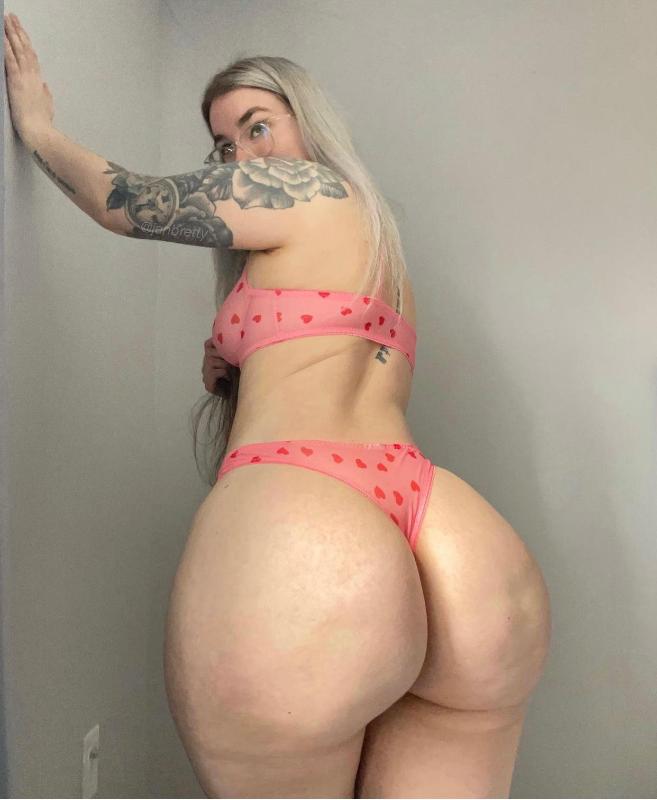 I’m available for hookup, in call an out call (737) 618-4503 Snap daniellas200