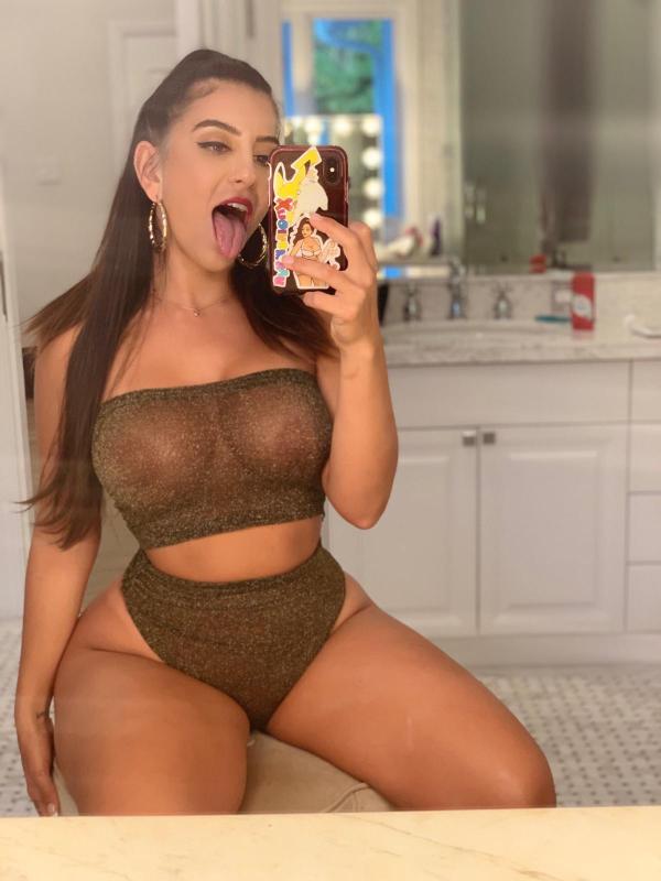 I'm available to connect and sweet ❤️🥰
