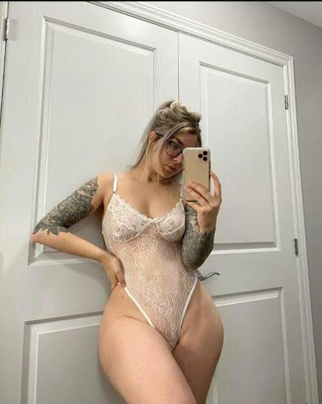 I’m available for hookups 🍆💦💦🍑