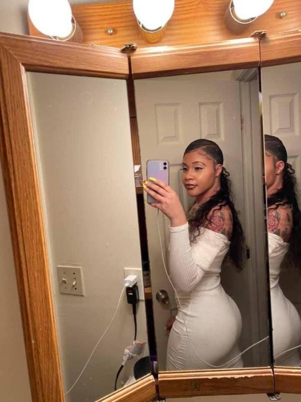 I’m Sarah available for a nice moment 💦🍆🍑