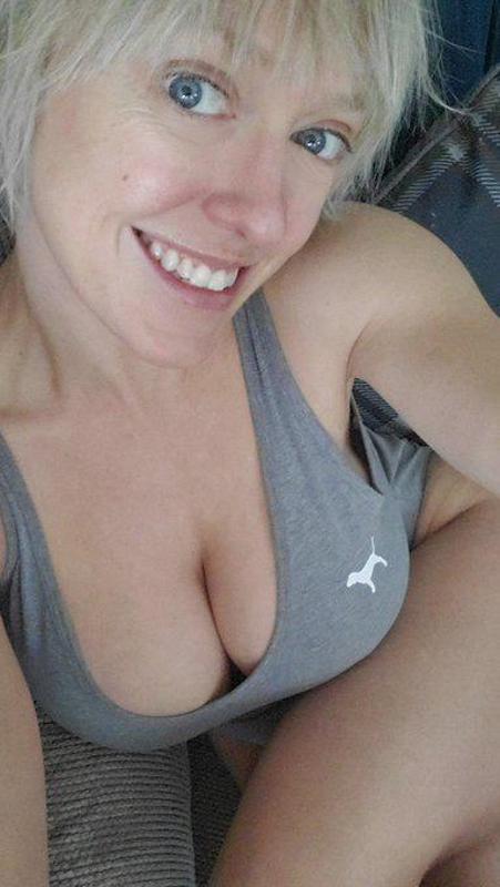 Horny Escort Available for hook up ????I’m available for both in call and outcal