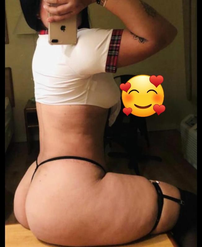 Nicole All natural Latina Bombshell