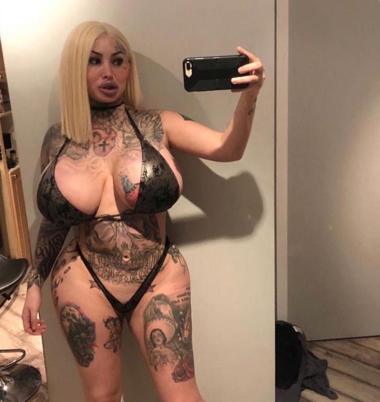 My wet 💦pussy and big fat ass is available for fucking